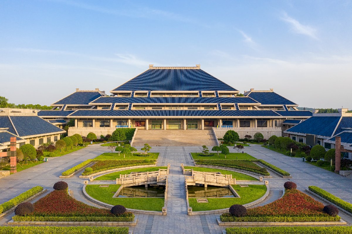 湖北省博物馆.jpg